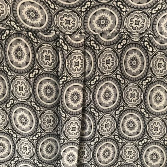 EQUIPMENT Signature Slim 100% Silk Gray Medallion - Picture 4 of 10